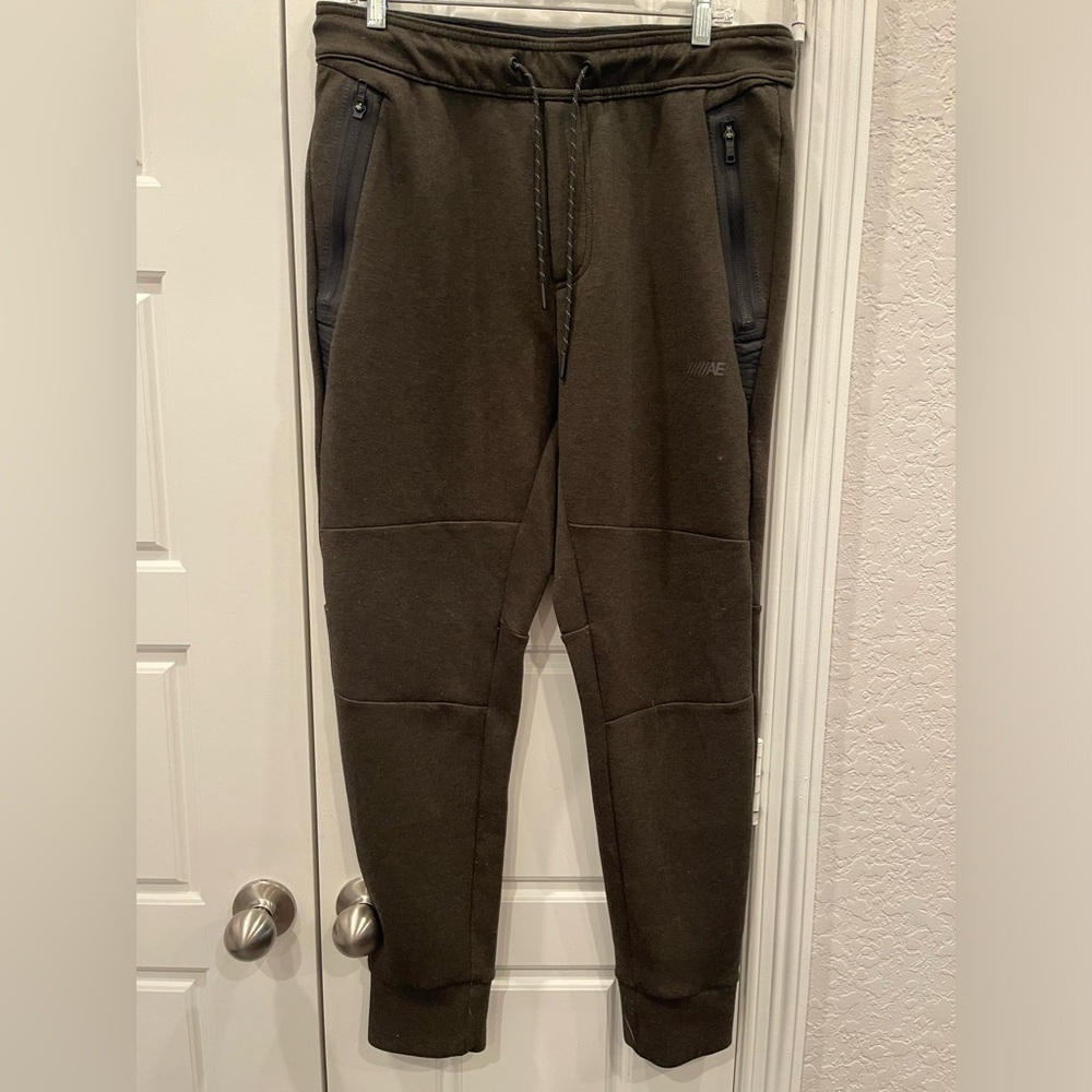 American Eagle Outfitters Men’s Olive Green Jogger Pants 
Size:Medium Preloved